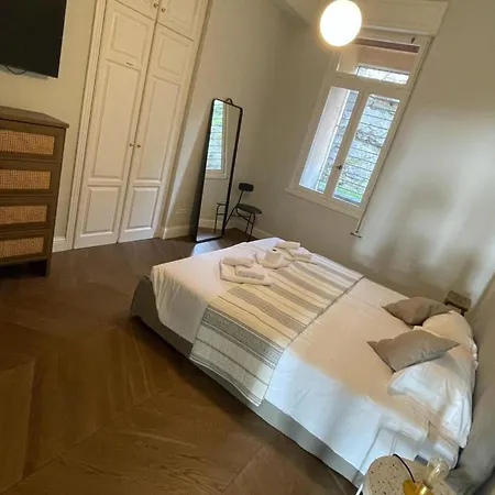 Apartment In Setting *